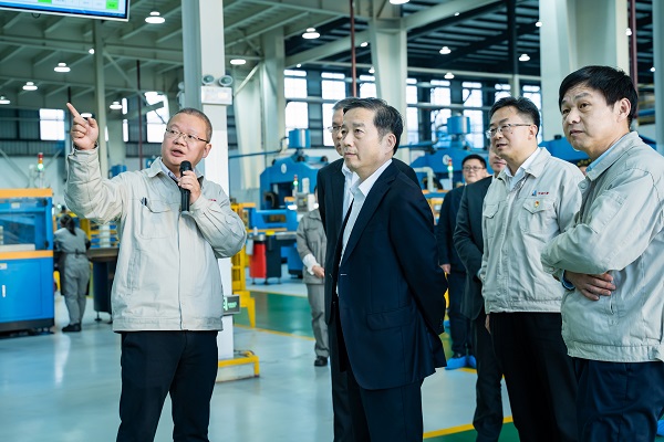 陈德荣董事长在中钢918博天堂通力公司调研.jpg
